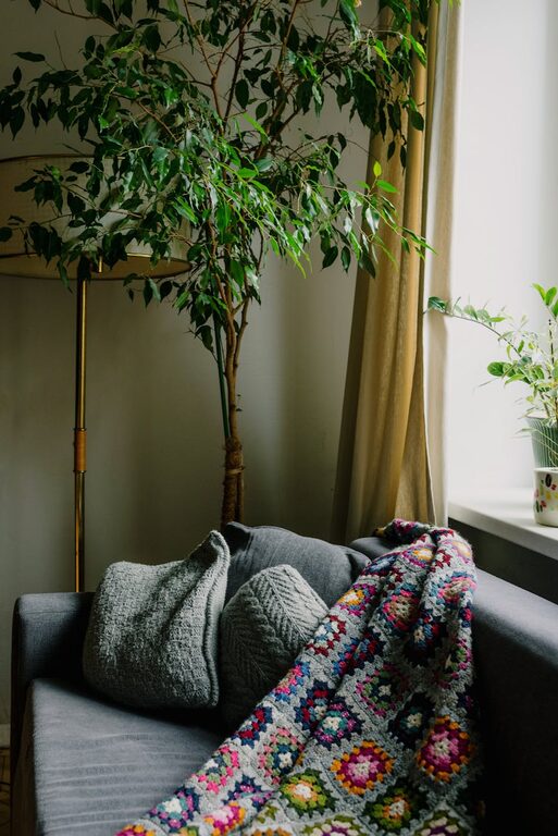 Simple Tips for Creating a Cozy and Inviting Home Atmosphere Year-Round